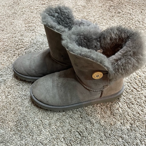 Grey Bailey Button Ugg - Picture 7 of 7